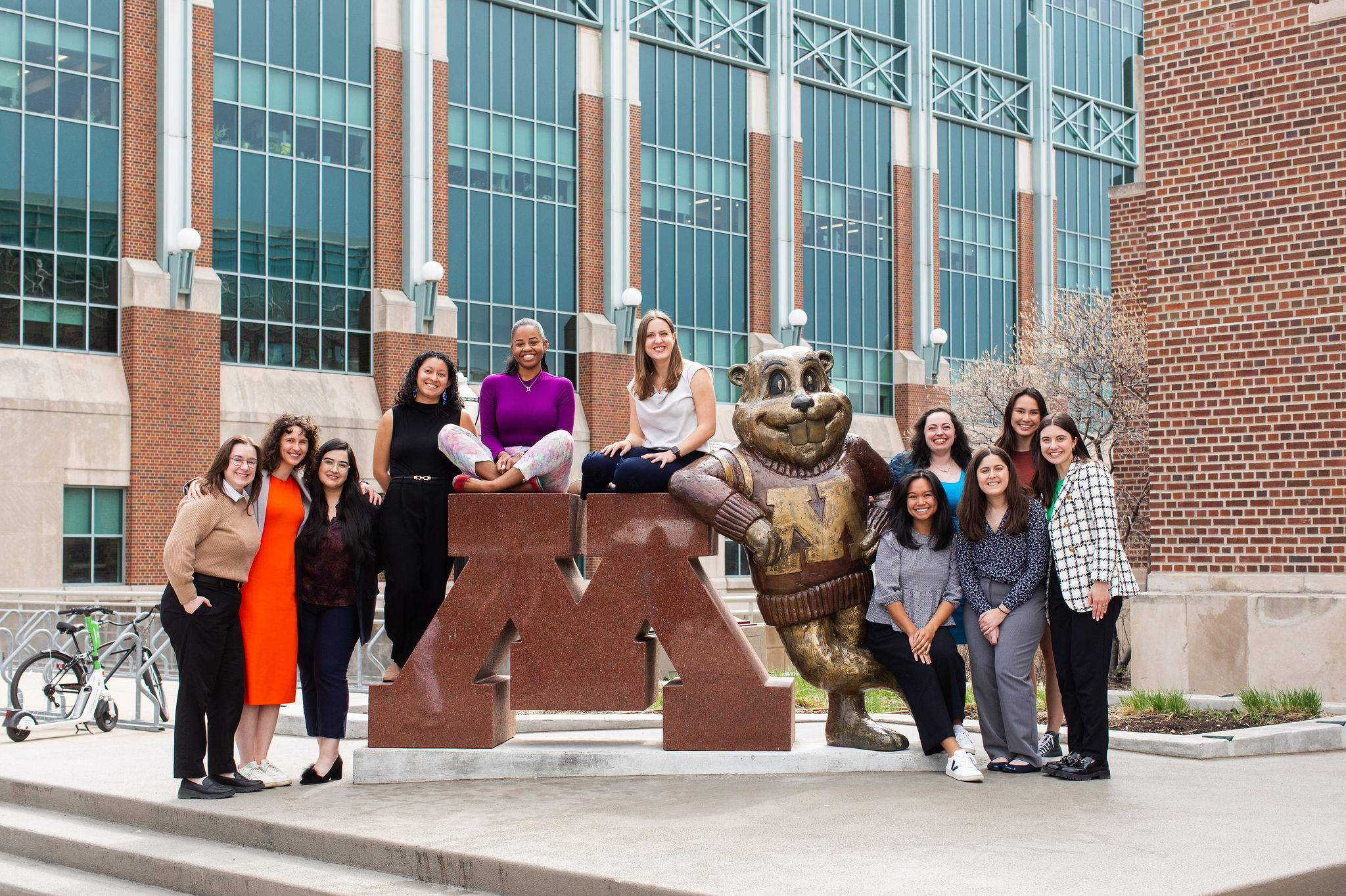 Group of students standing with statue of Goldy and letter M